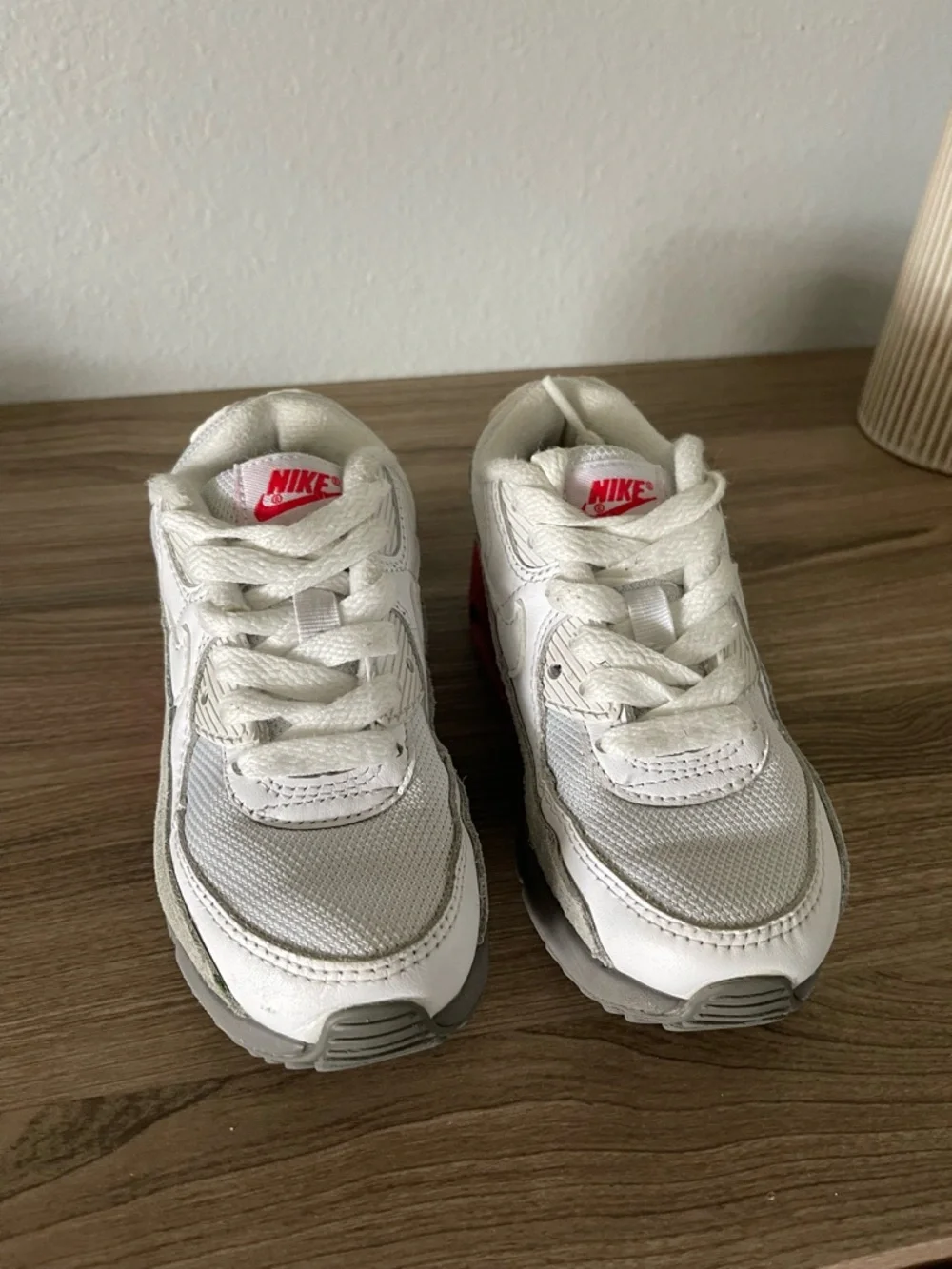 🎀Nike Kids White & Gray Sneakers with Red Logo Accent - Picture 1 of 5